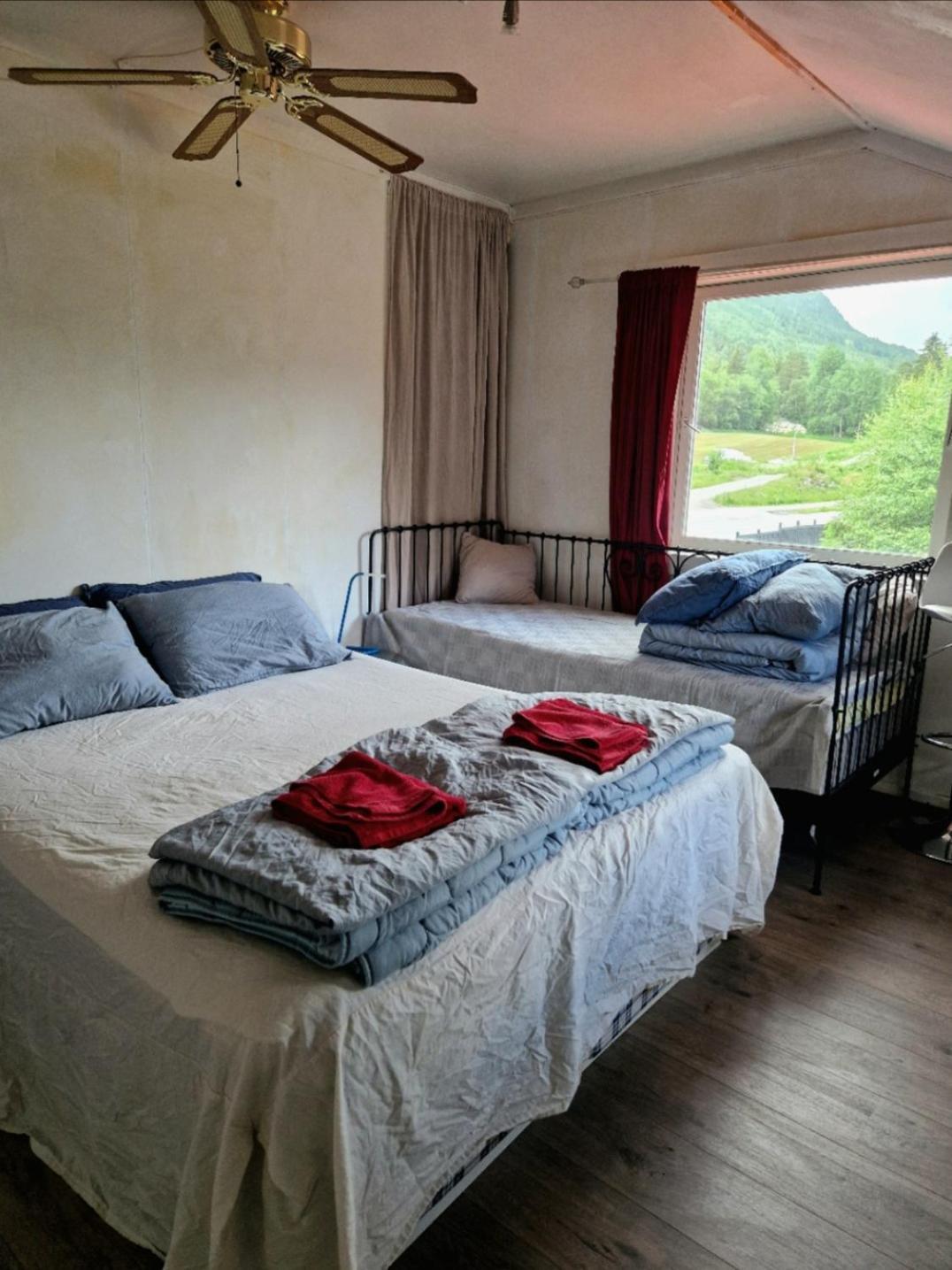 Holiday Rooms 高尔 外观 照片